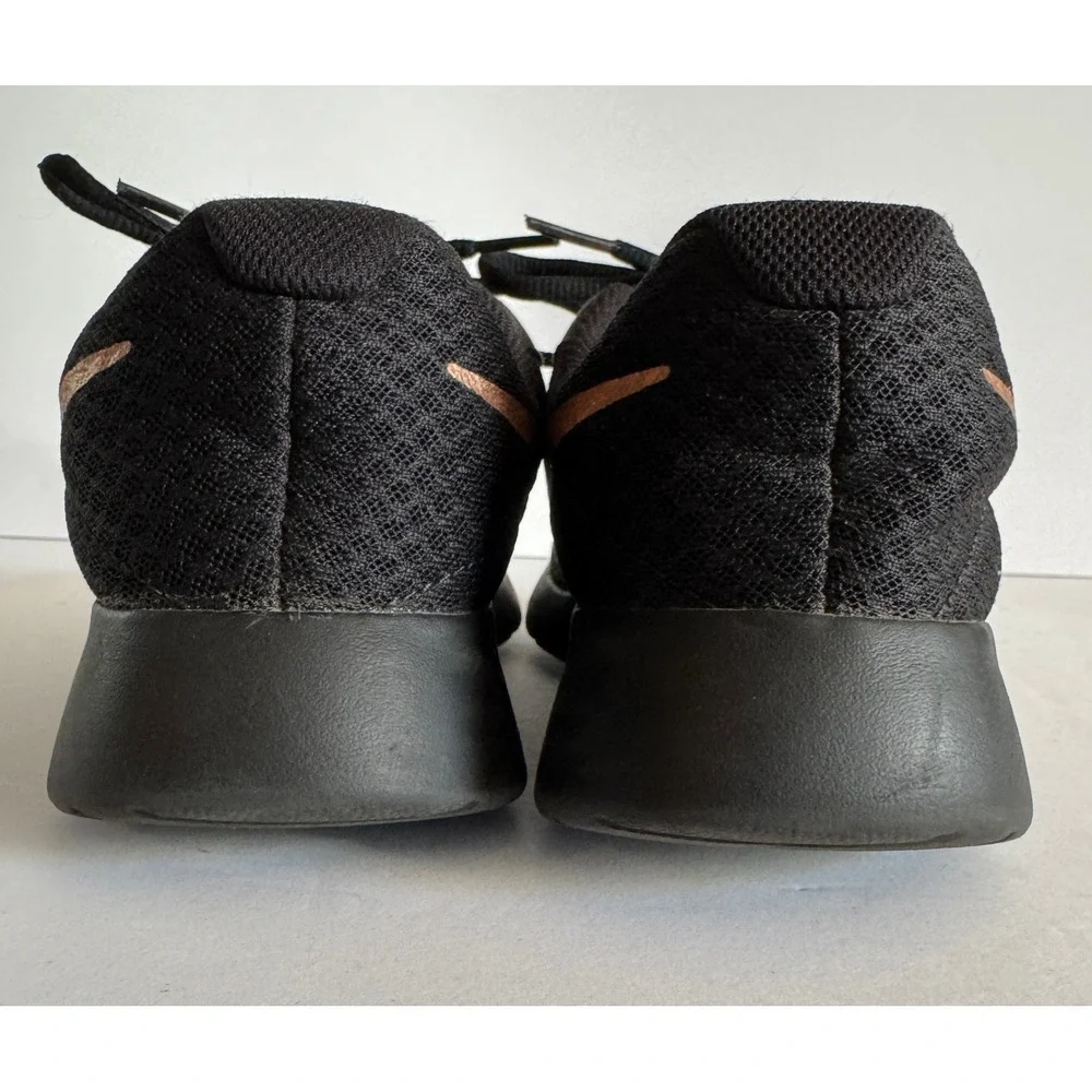 Nike Tanjun Black Rose Gold Copper Womens Running Shoes 812655-005 Size 7.5